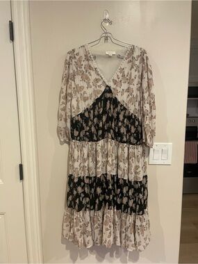 bohme Two-Tone Floral Tiered Midi Dress in Beige & Black